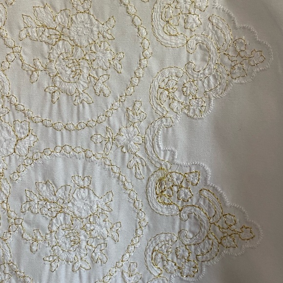 "B52" MEN’S WHITE GOLD EMBROIDERED DRESS SHIRT SIZE XL SKU1061 - Picture 2 of 6